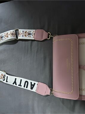 Pink and cream SN&FASHION purse.